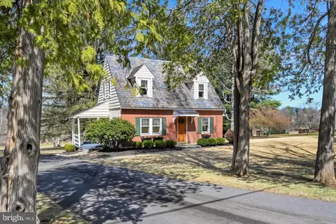 1471 Spring Valley Rd, Bethlehem, PA 18015