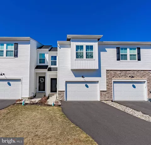 4907 Brookside Ct, Coopersburg, PA 18036