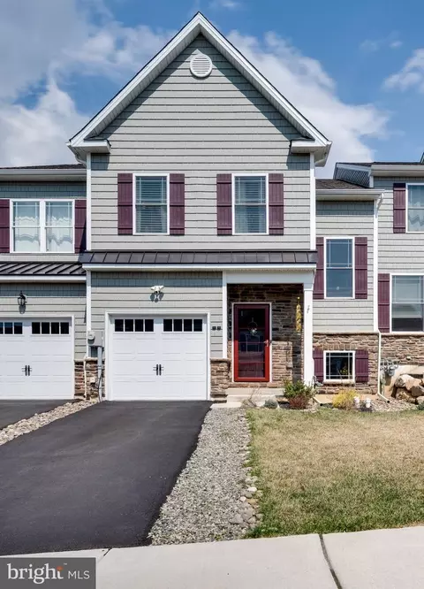 4458 Benjamin Ct, Emmaus, PA 18049