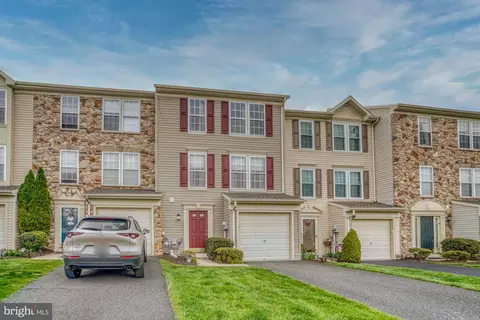 4504 Eagle Ct, Center Valley, PA 18034