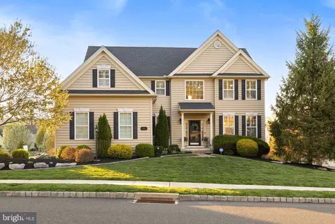 4855 Hycliff Chase Chase, Center Valley, PA 18034