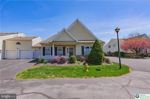 4726 Horseshoe Trl, Macungie, PA 18062