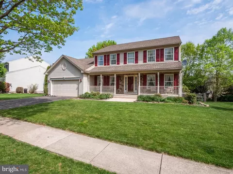 2640 Fieldview Dr, Macungie, PA 18062