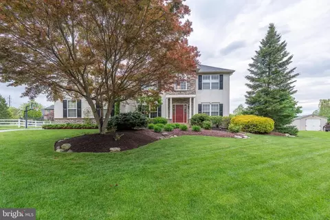 2244 Burgundy Dr, Macungie, PA 18062