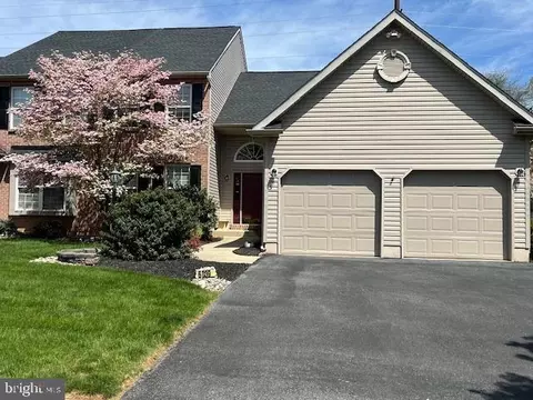 6039 Timberknoll Dr, Macungie, PA 18062