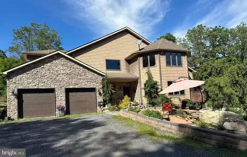 9127 N Loop Rd, Slatington, PA 18080