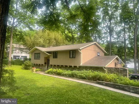 1592 Gable Dr, Coopersburg, PA 18036