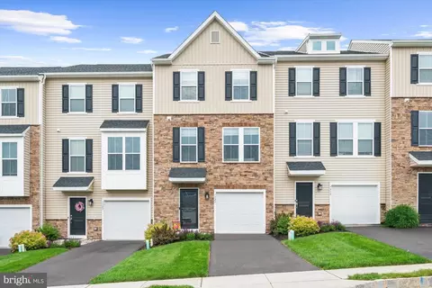 7521 Clayton Ave, Coopersburg, PA 18036
