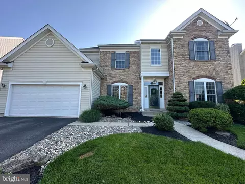 1989 Strathmore Dr, Macungie, PA 18062