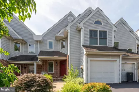7924 Cross Creek Cir, Breinigsville, PA 18031