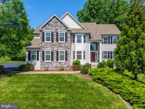 7451 Mount Vernon Dr, Zionsville, PA 18092