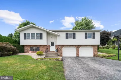 3309 Center St, Whitehall, PA 18052