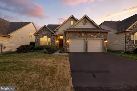6632 Blue Heather Ct, Macungie, PA 18062