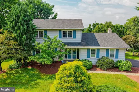 6016 Fairway Ln, Allentown, PA 18106