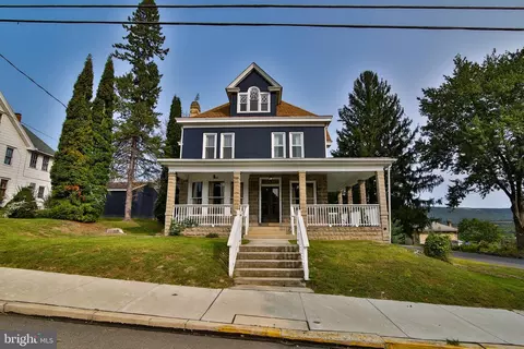 431 E Washington St, Slatington, PA 18080
