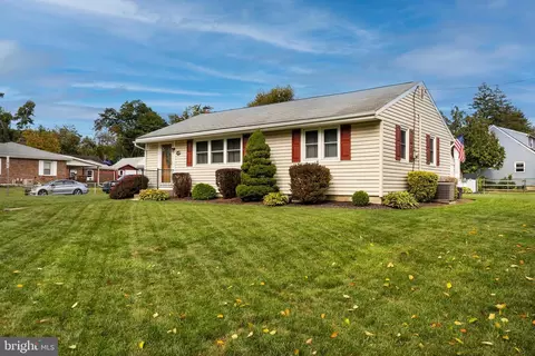 4177 Chestnut Dr, Center Valley, PA 18034