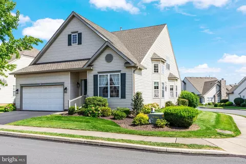 6635 Blue Heather Ct, Macungie, PA 18062
