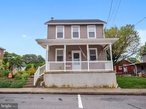 120 W 2nd St, Alburtis, PA 18011