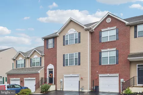 5192 Spring Ridge Dr E, Macungie, PA 18062