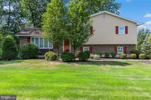 3546 Oak Ridge Dr, Slatington, PA 18080
