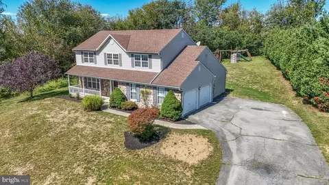 9535 Foxfield Ct, Fogelsville, PA 18051
