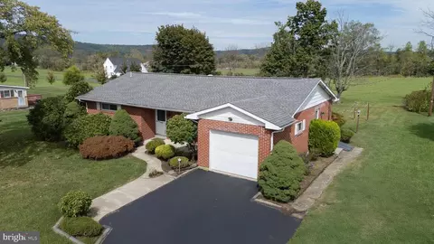 4479 N Sunset Dr, Coopersburg, PA 18036