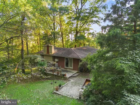 3237 Oakhurst Dr, Center Valley, PA 18034