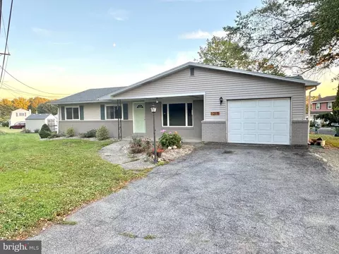 1219 Brandt Dr, Breinigsville, PA 18031