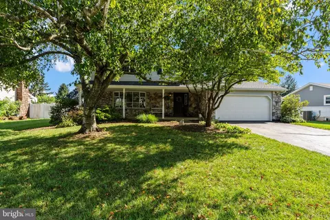 2896 Willow Ln, Macungie, PA 18062
