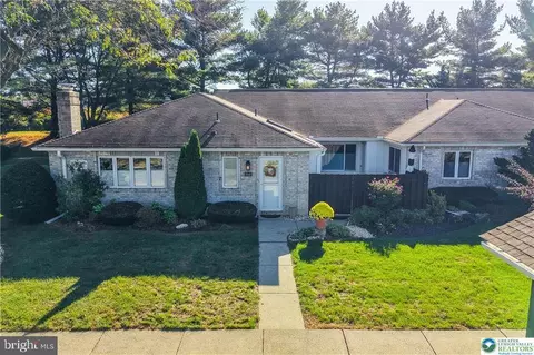 5640 Merion Ln, Macungie, PA 18062