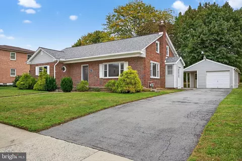38 Cedar St, Macungie, PA 18062
