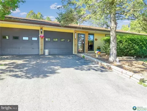 5132 Liberty Ln, Schnecksville, PA 18078