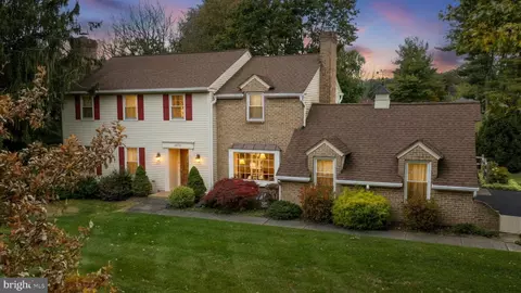 2570 Millbrook Dr, Emmaus, PA 18049