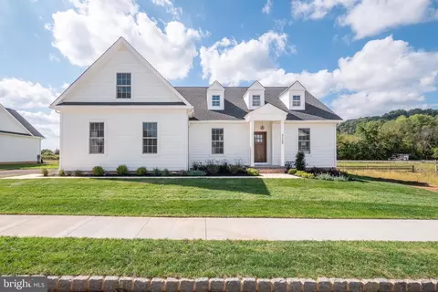 4268 Stonebridge Dr, Bethlehem, PA 18015