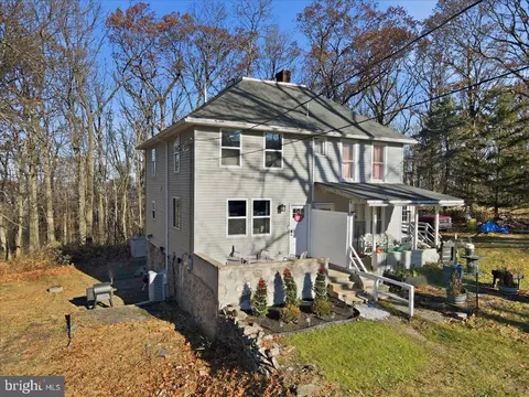 503 Mountain Top Ln, Allentown, PA 18103