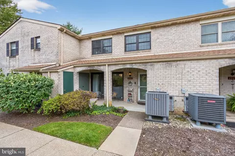 2969 Aronimink Pl, Macungie, PA 18062