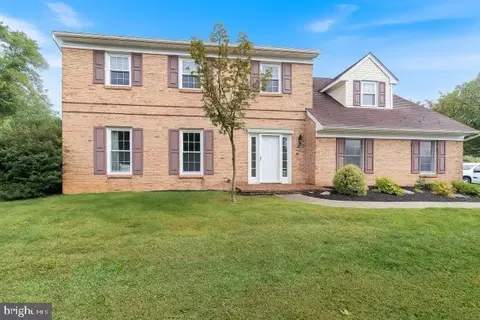 5175 Meadowview Dr, Macungie, PA 18062