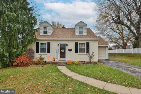 4221 Windsor Dr, Allentown, PA 18104