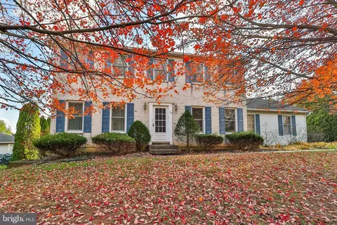 1110 Greenbriar Ln, Laurys Station, PA 18059