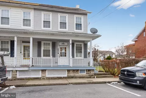 108 W 2nd St, Alburtis, PA 18011
