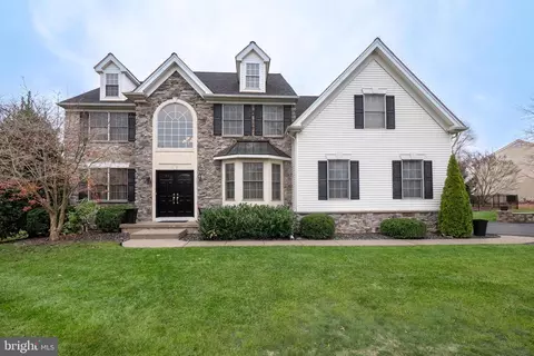5046 W Saucon Ave, Center Valley, PA 18034