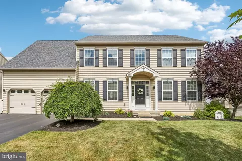 955 Yorkshire Dr, Breinigsville, PA 18031