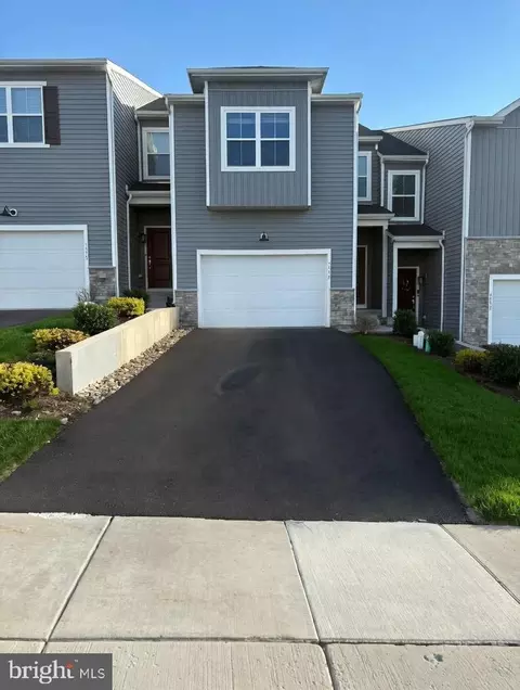 7573 Clayton Ave, Coopersburg, PA 18036