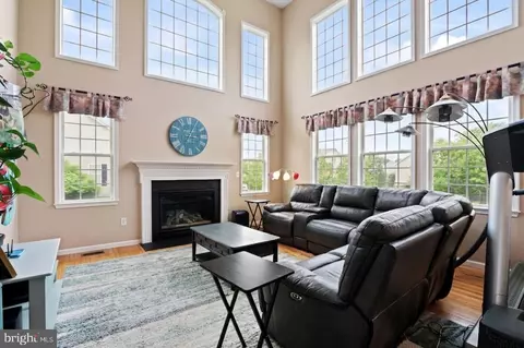 7128 Periwinkle Dr, Macungie, PA 18062