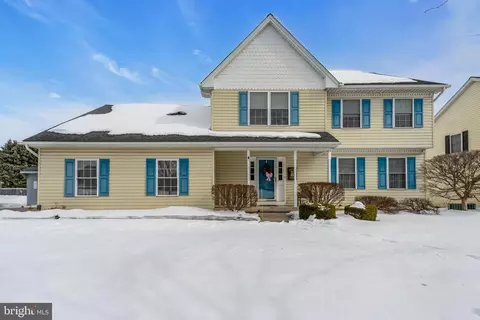 2593 Halleck Dr, Whitehall, PA 18052