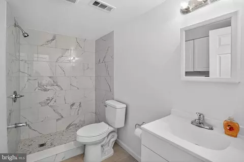 1590 Alta Dr #D8, Whitehall, PA 18052