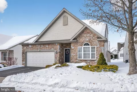 2852 Donegal Dr, Macungie, PA 18062