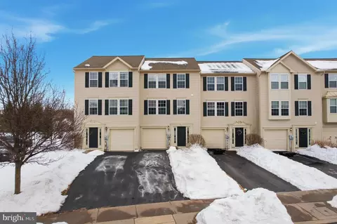 1048 Sparrow Way, Breinigsville, PA 18031