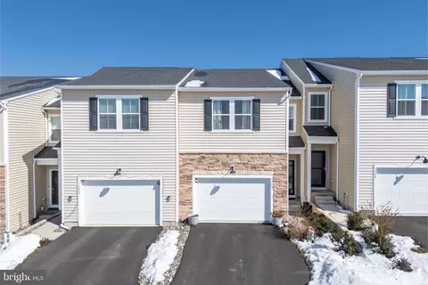 7592 Clayton Ave, Coopersburg, PA 18036
