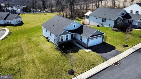 4220 Cypress Ln, Whitehall, PA 18052